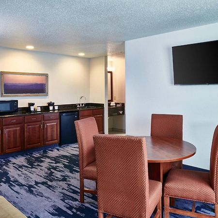 Fairfield Inn & Suites Detroit ליבוניה מראה חיצוני תמונה