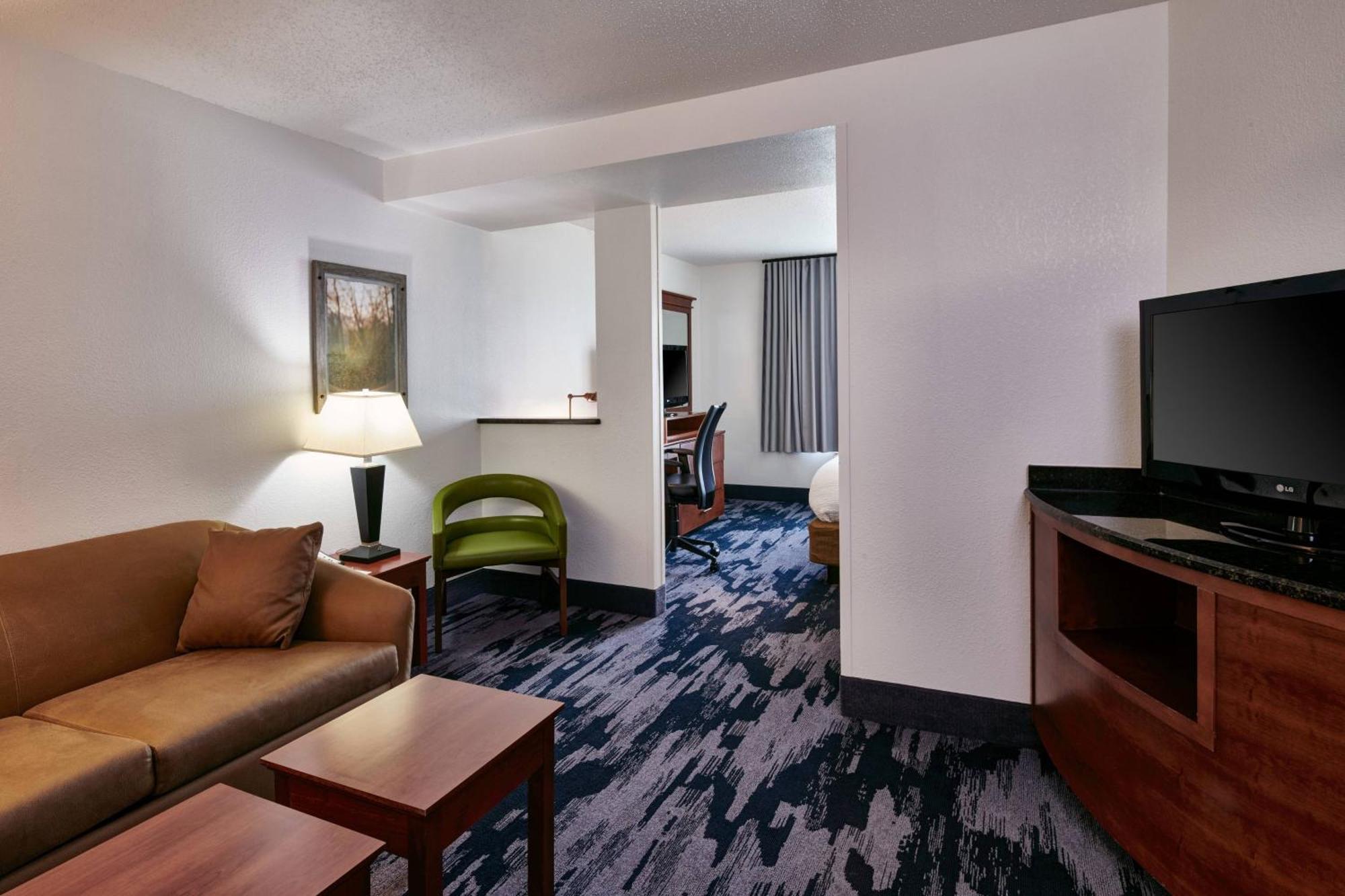 Fairfield Inn & Suites Detroit ליבוניה מראה חיצוני תמונה