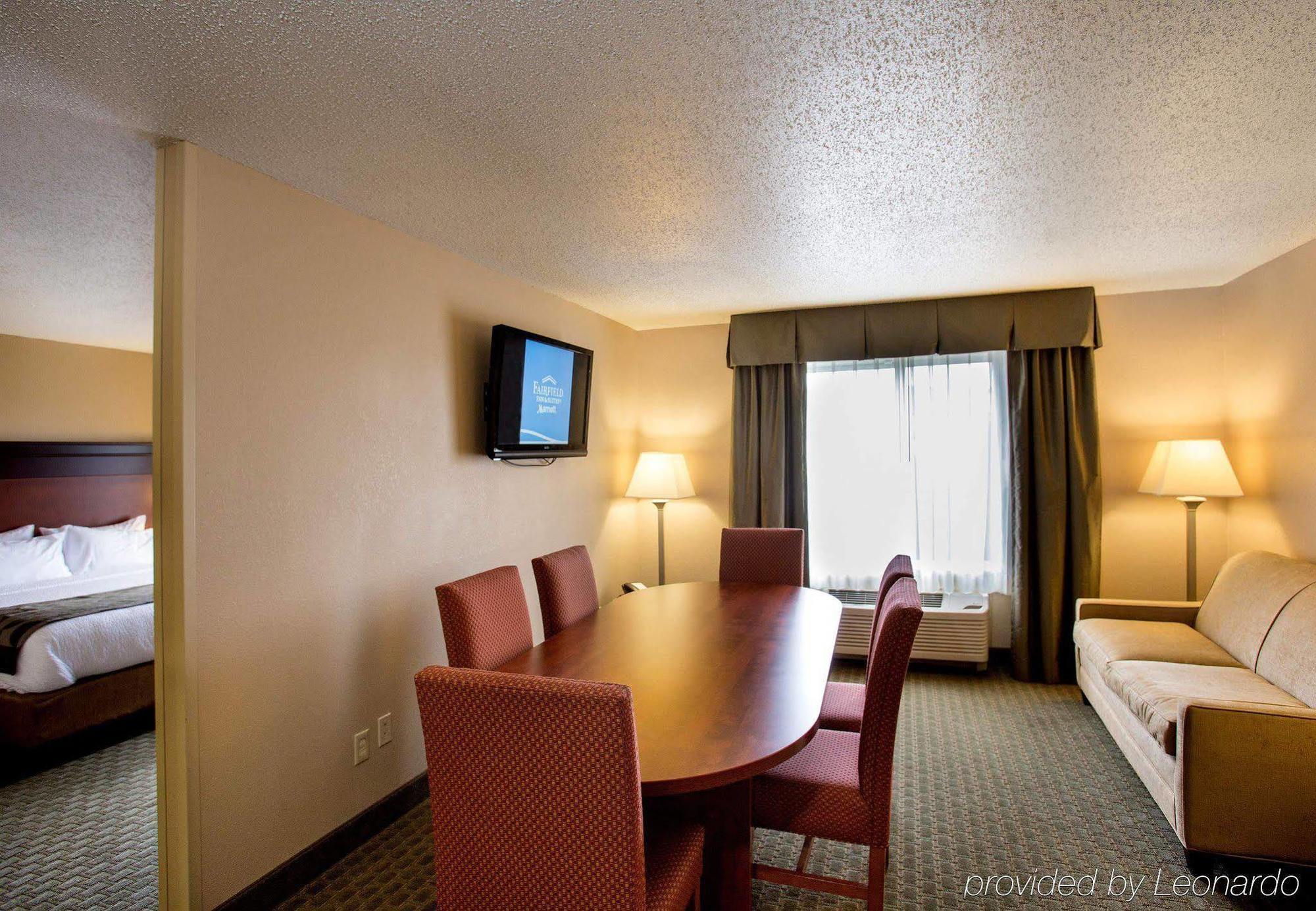 Fairfield Inn & Suites Detroit ליבוניה מראה חיצוני תמונה